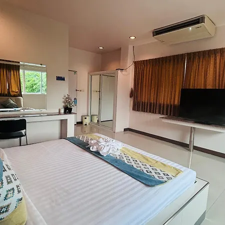 Ree- Riverside Hotel