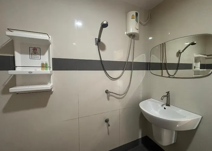 Ree- Riverside Hotel