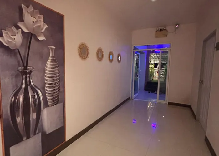 Ree- Riverside Hotel