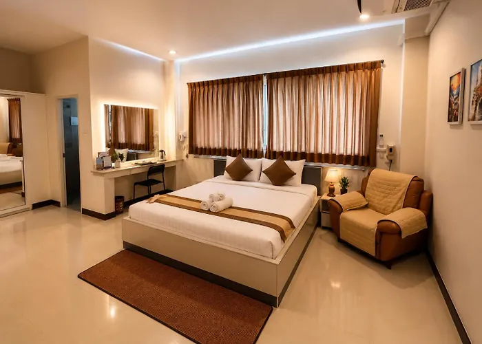 Ree- Riverside Hotel